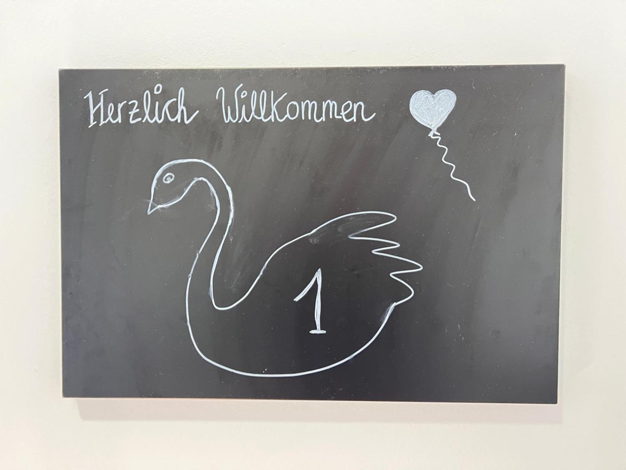 Der Schwan, Innenstadt, 2022 Renoviert Düren - Eifel Oda fotoğraf